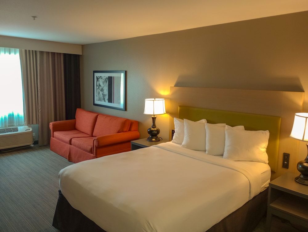 Studio Suite, 1 King Bed, Accessible, Non Smoking