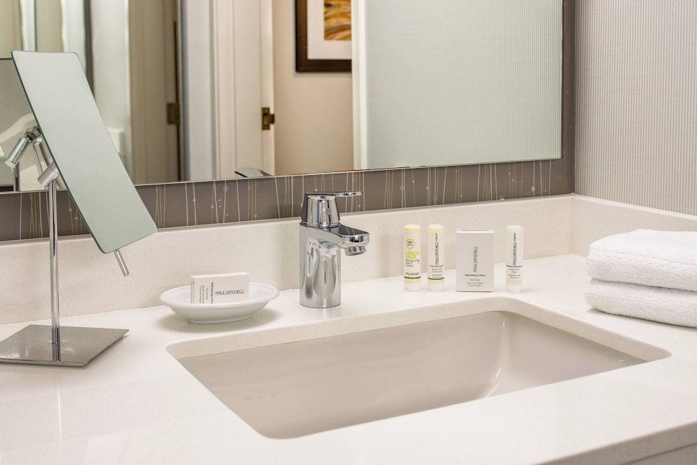 Room, 2 Queen Beds (Mobility Accessible, Tub)