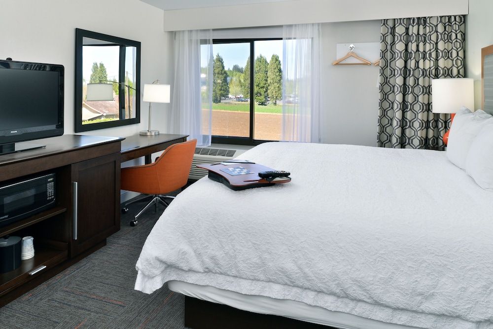 1 KING BED NONSMOKING