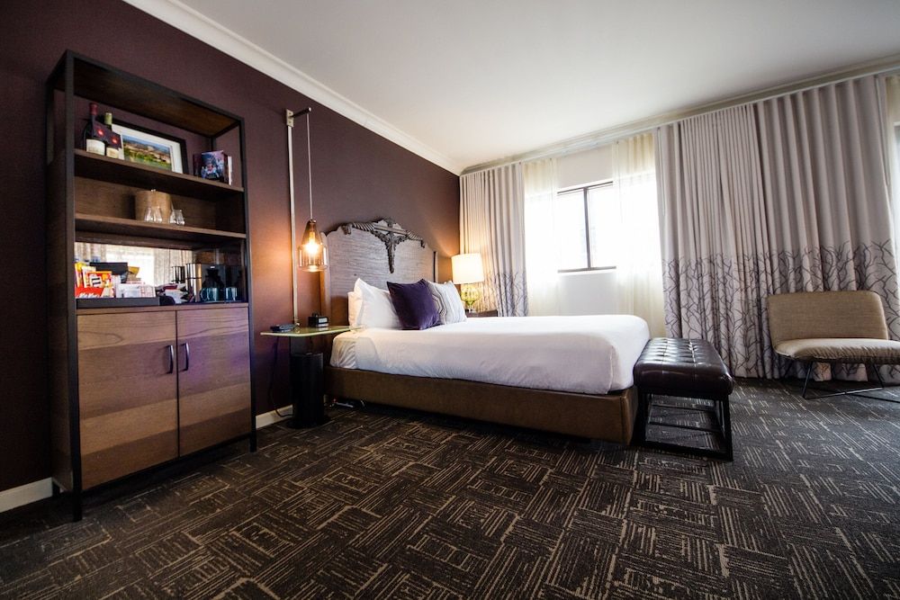 Premium Room, 1 Queen Bed (Hot Tub, Private Balcony)