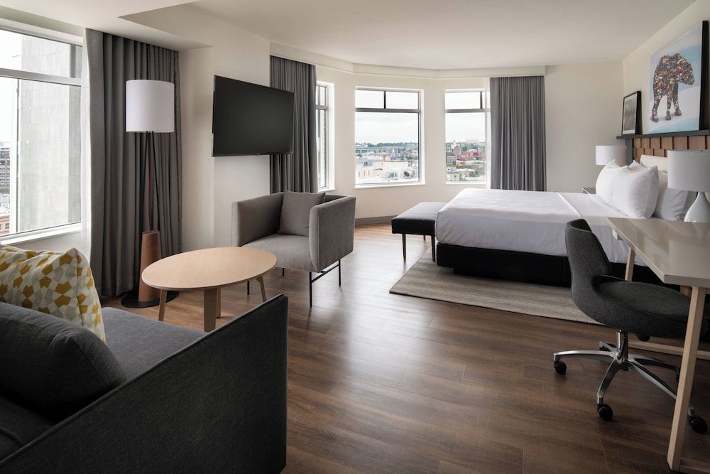 Room, 1 King Bed with Sofa bed, City View, Corner
