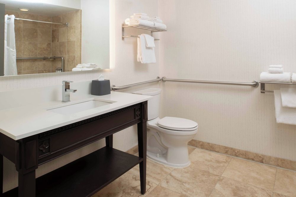Standard Room, 1 King Bed, Accessible (Communications Accessible)
