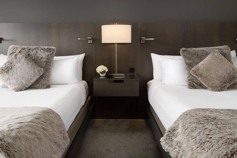 2 Queen Beds