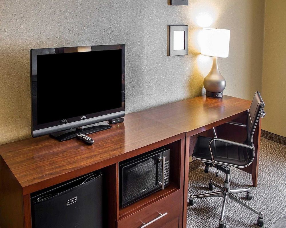 Room, 1 King Bed, Non Smoking (Upgrade)