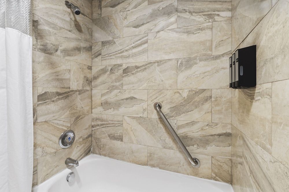 Columbia River Hotel and Conference Center, an Ascend Collection Hotel Suite, 2 Queen Beds, Accessible, Non Smoking (Efficiency, Accessible Tub) 2