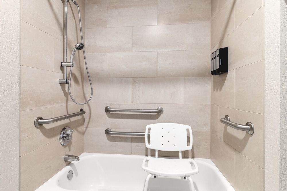 Columbia River Hotel and Conference Center, an Ascend Collection Hotel Suite, 2 Queen Beds, Accessible, Non Smoking (Efficiency, Accessible Tub) 3