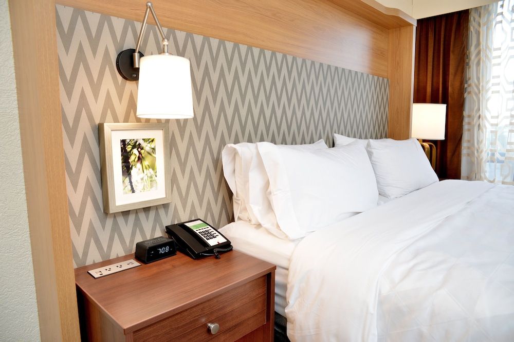 Standard Room, 1 King Bed, Mobility Accessible (Communications)