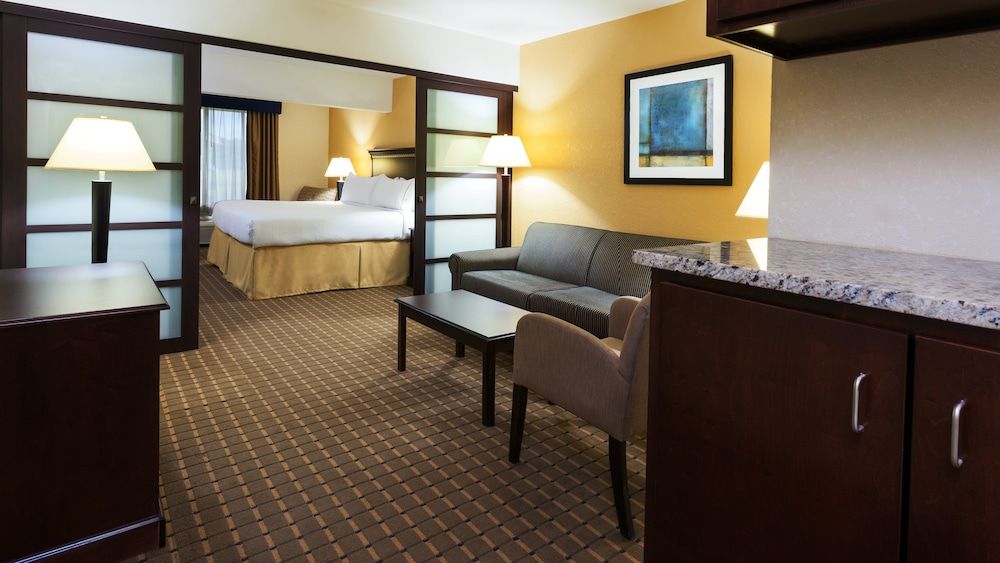 Suite, 1 King Bed (Additional Living Area)