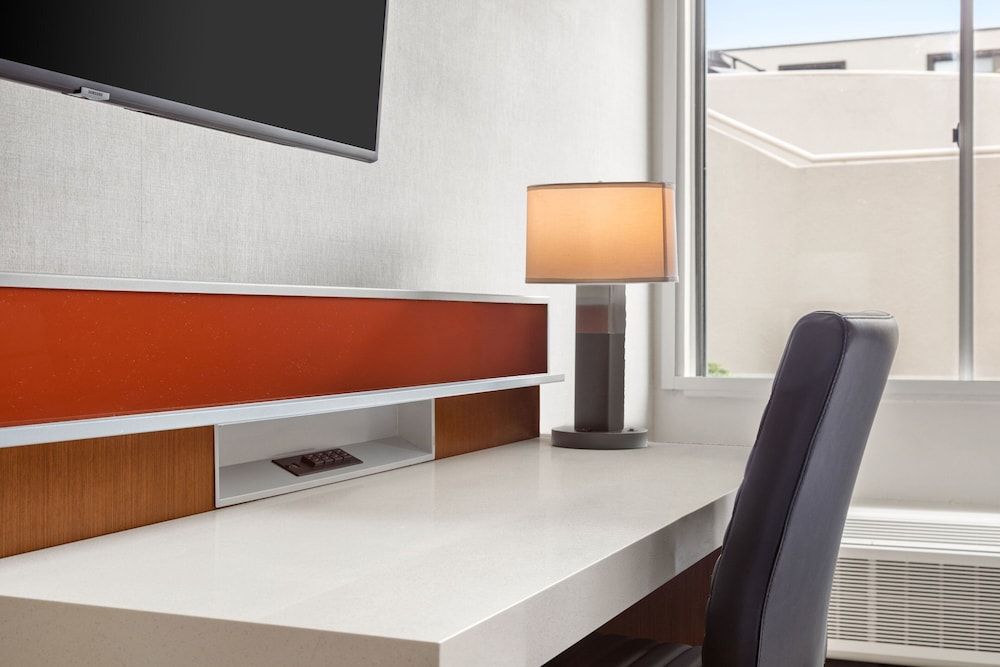 Standard Room, 1 King Bed (Hearing Accessible)