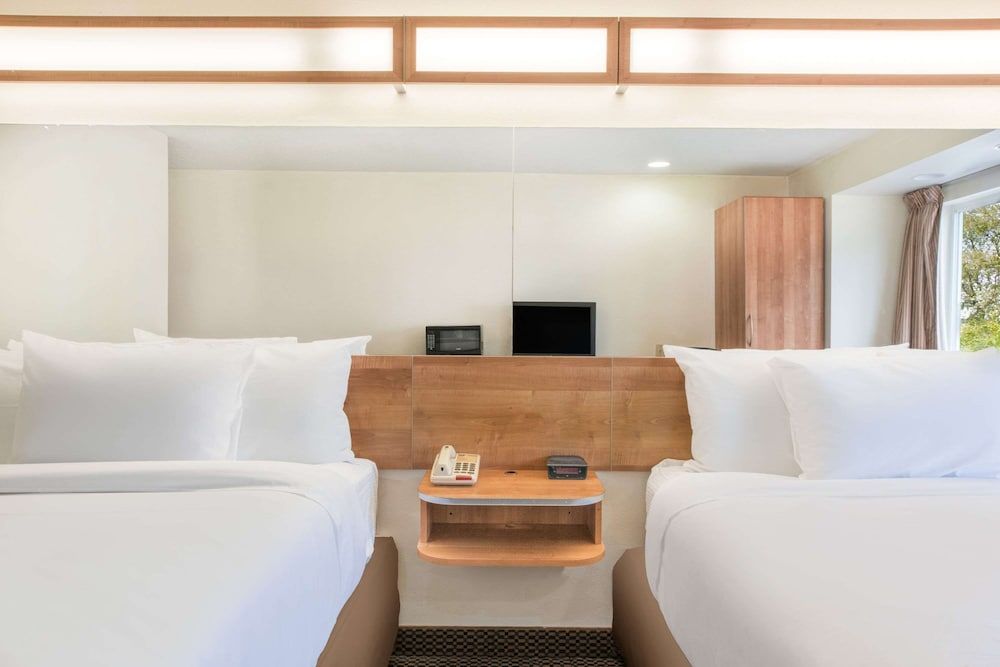 Knights Inn Allentown Basic Room, 2 Queen Beds, Smoking