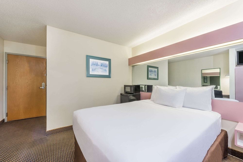 Knights Inn Allentown Basic Room, 1 Queen Bed 2