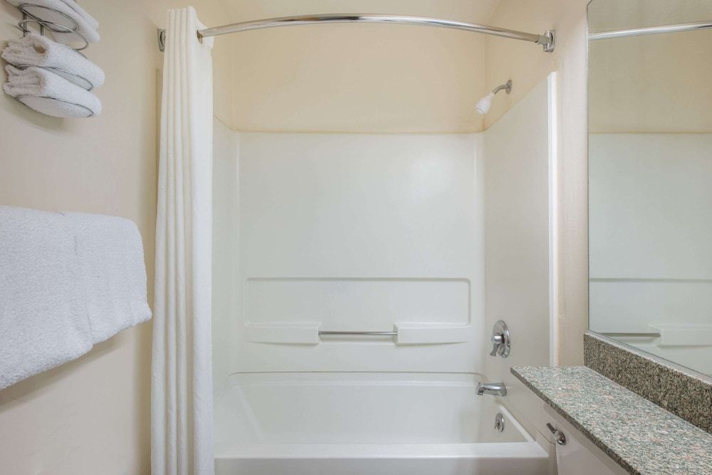 Knights Inn Allentown Basic Room, 1 Queen Bed 6