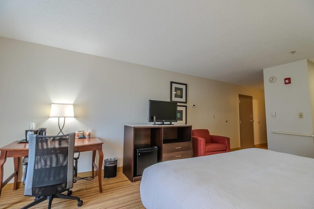 Suite, 1 King Bed, Accessible, Non Smoking