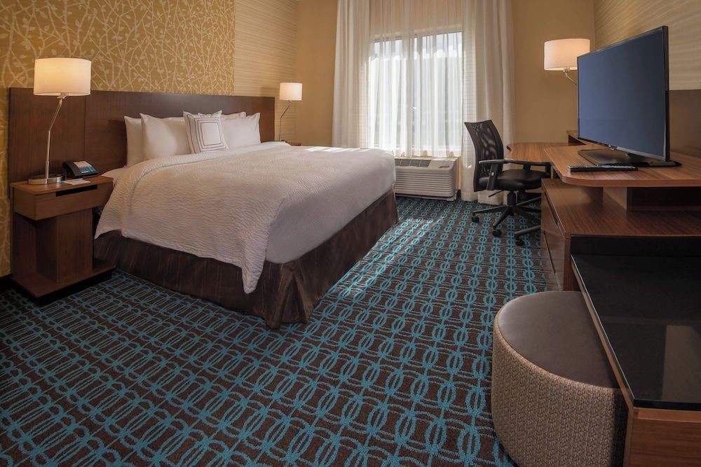 Room, 1 King Bed (Mobility Accessible, Roll-in Shower)
