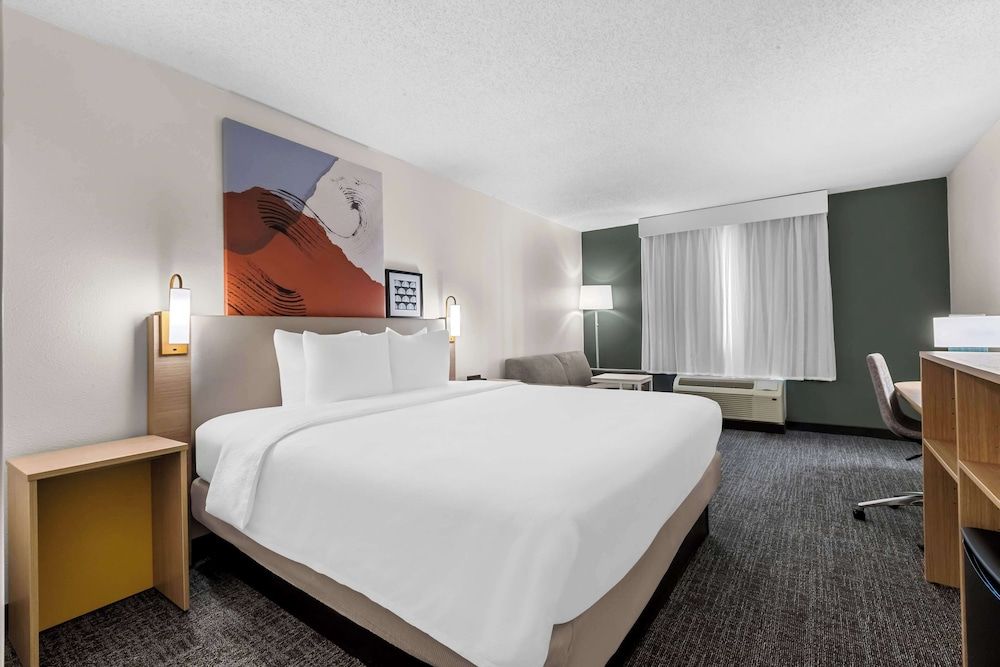 Spark by Hilton Bensalem Philadelphia Room, 1 King Bed