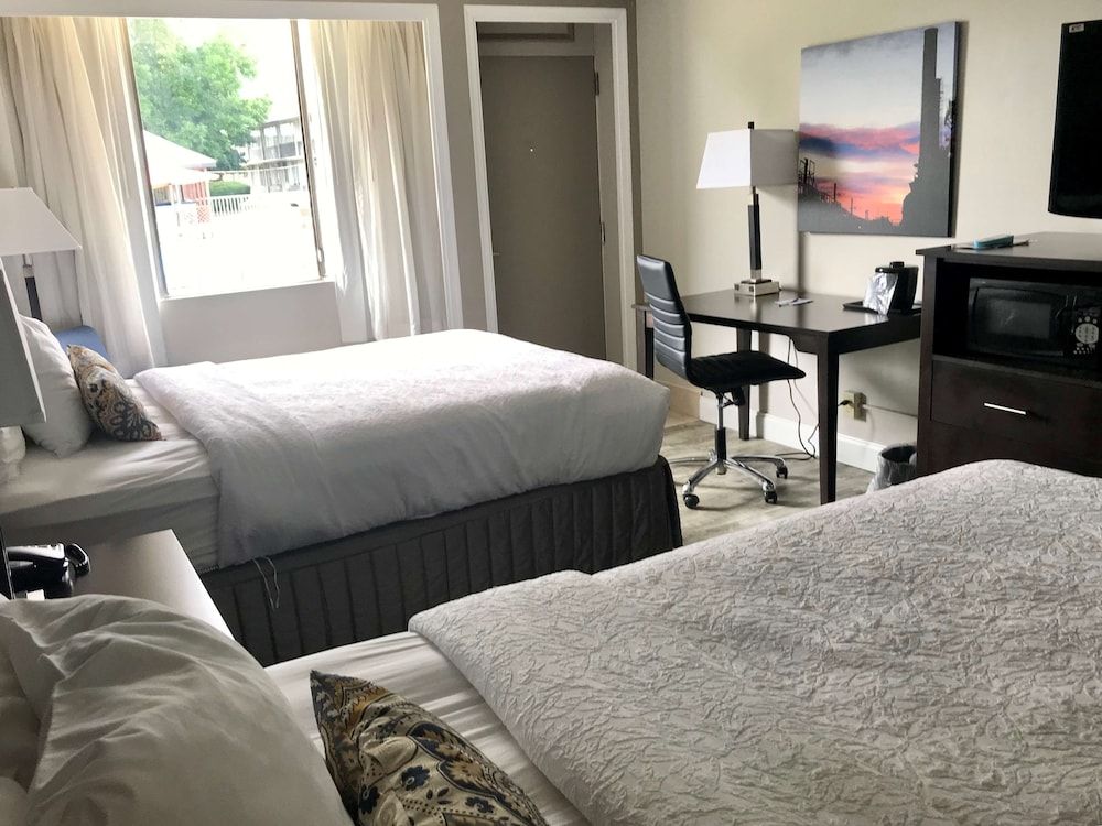 Standard Room, 2 Double Beds, Refrigerator & Microwave, Pool View