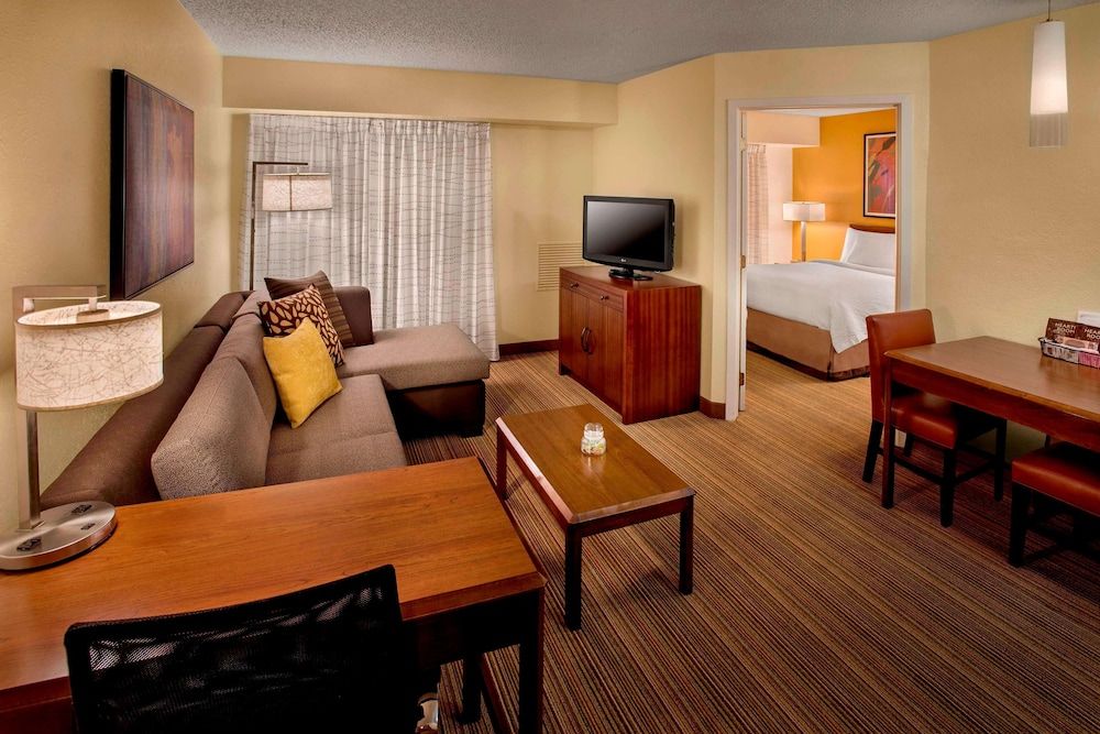Suite, 1 Queen Bed with Sofa bed, Accessible (Hearing One Bedroom)