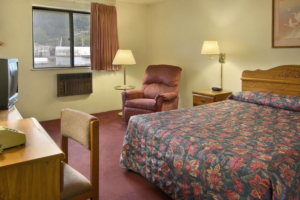 Standard Room, 1 Queen Bed