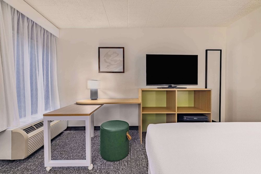 Spark by Hilton Clarks Summit Room, 2 Queen Beds 12