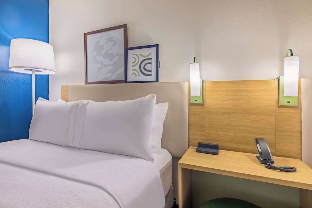 Spark by Hilton Clarks Summit Room, 1 King Bed