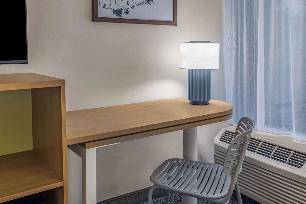 Spark by Hilton Clarks Summit Room, 2 Queen Beds 10