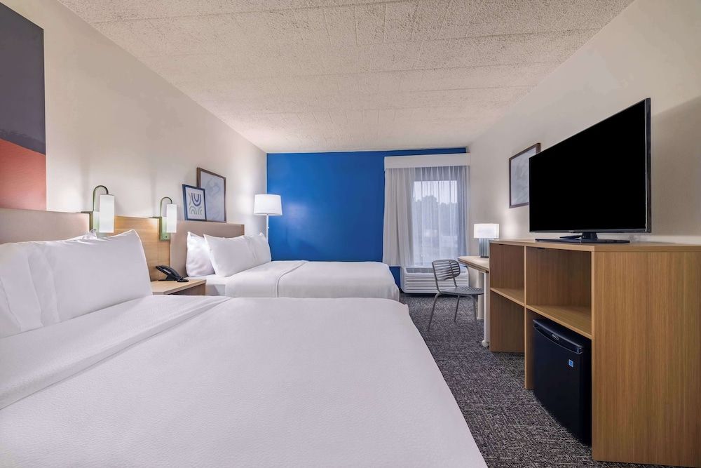 Spark by Hilton Clarks Summit Room, 2 Queen Beds 2