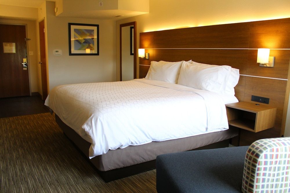 Standard Room, 1 King Bed, Accessible, Non Smoking (Comm, Access Tub)