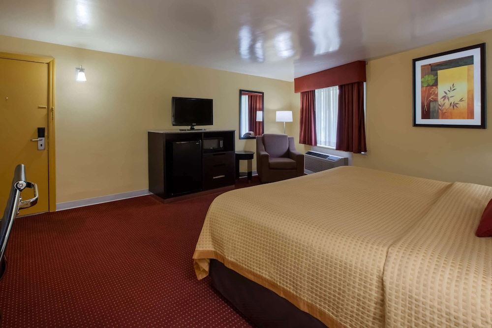 Room, 1 King Bed, Non Smoking