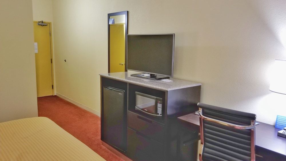 Deluxe Room, 1 King Bed, Non Smoking (2nd Floor)