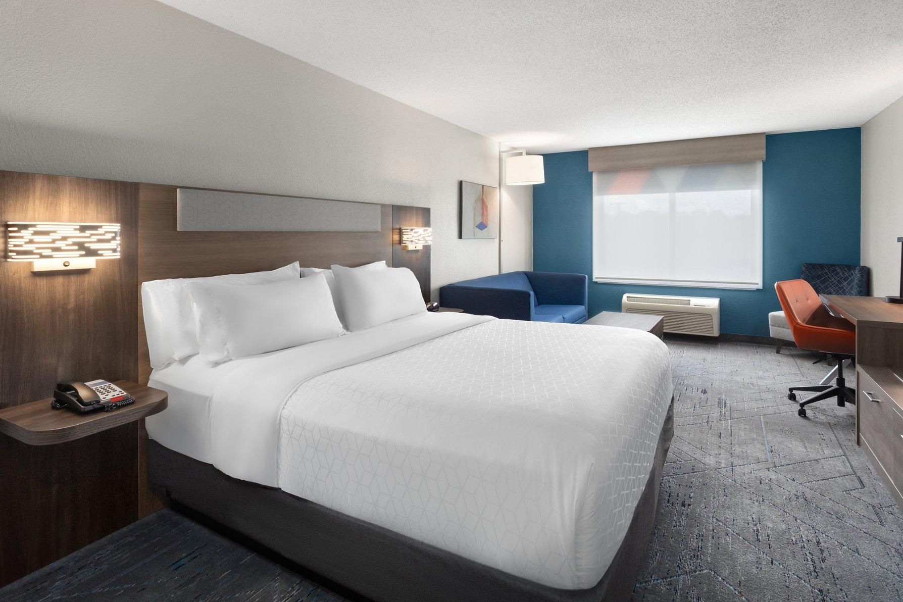 1 King Bed Suite Non-Smoking