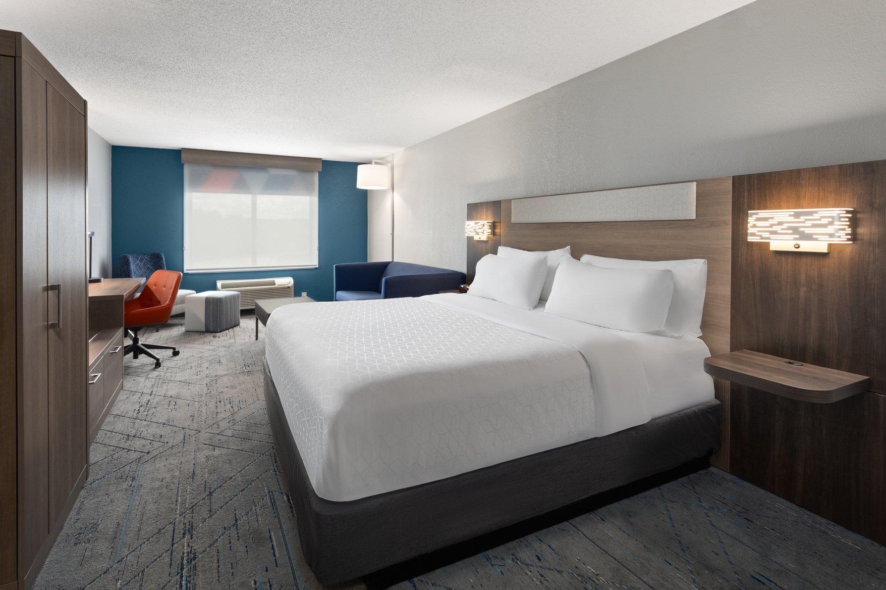 1 King Bed Leisure Non-Smoking