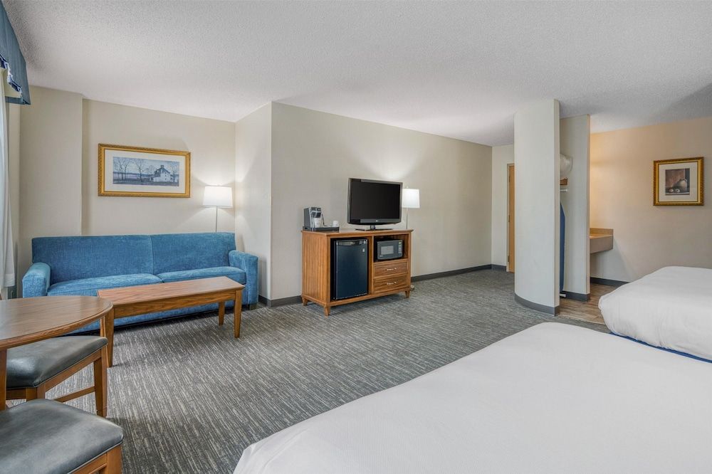 Standard Room, 2 Queen Beds, Non Smoking, Refrigerator & Microwave (with Sofabed)