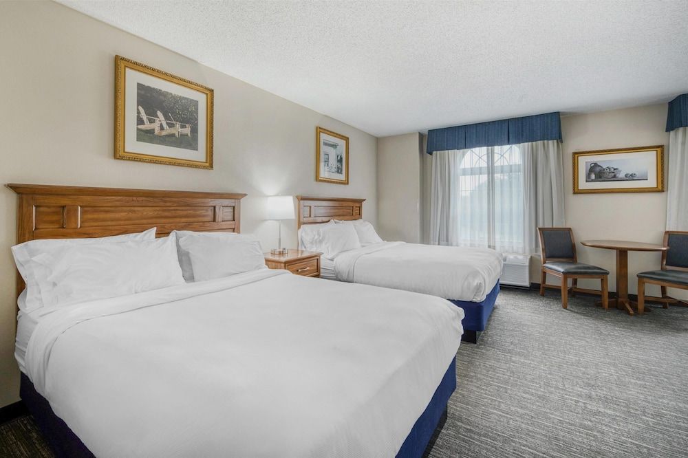 Standard Room, 2 Queen Beds, Non Smoking, Refrigerator & Microwave (with Sofabed)