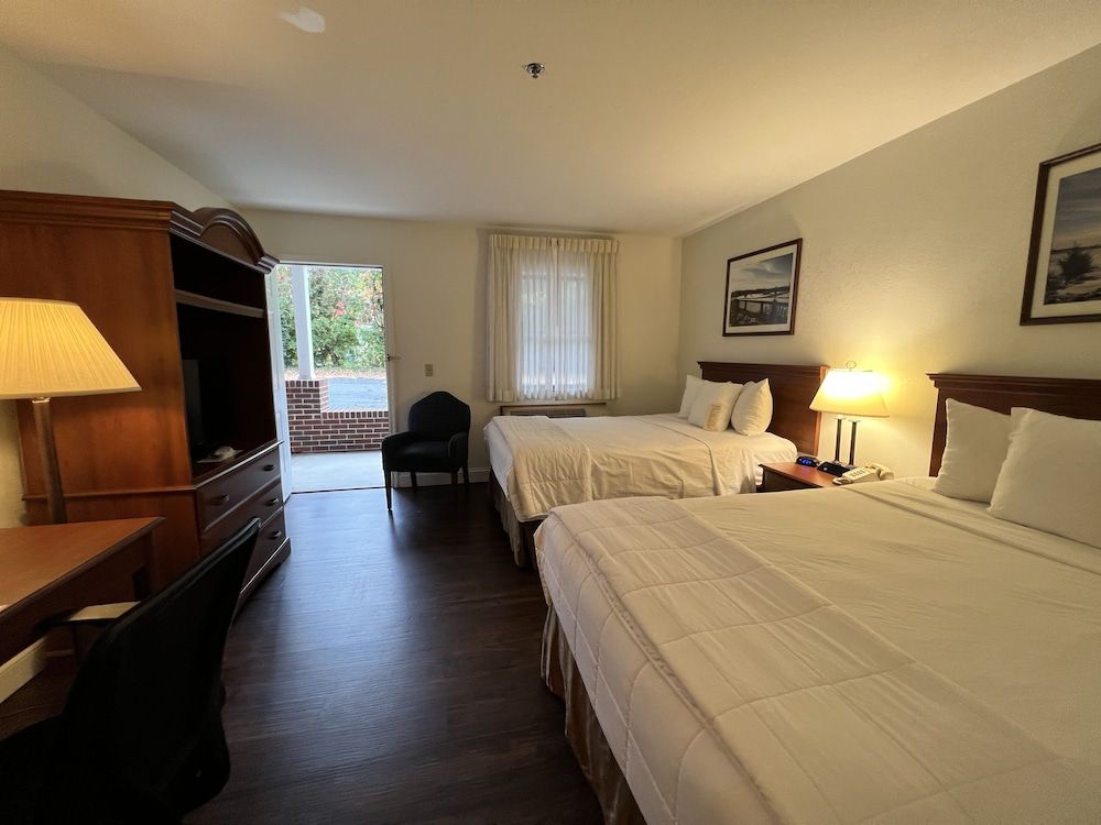 Room, 2 Double Beds, Non Smoking, Lower Level (Pet Friendly)