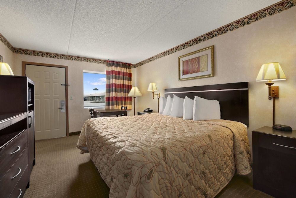 Room, 1 King Bed, Non Smoking