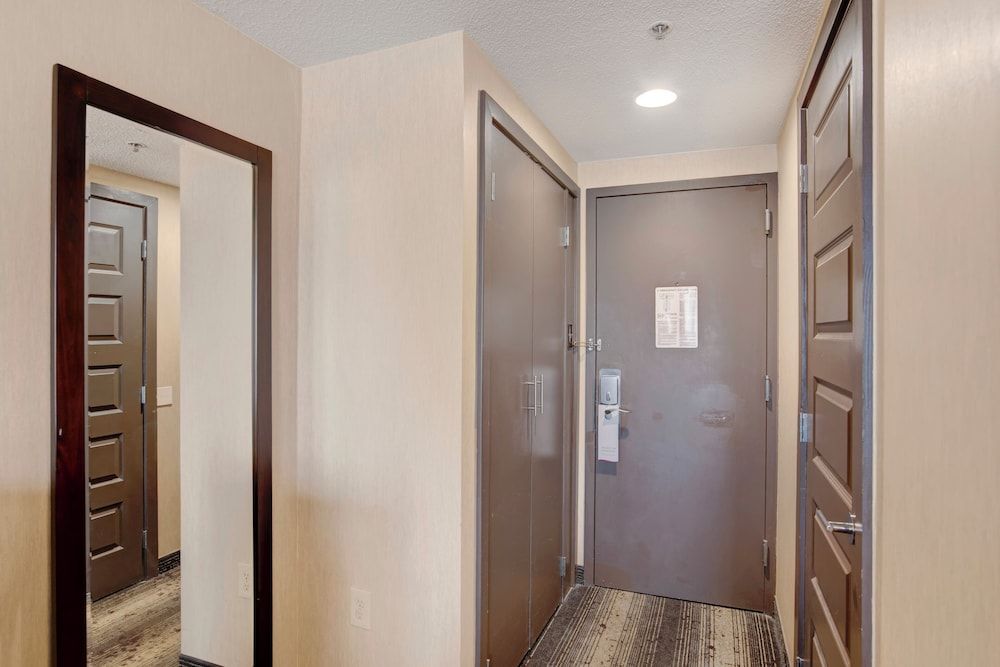 Standard Room, 1 Queen Bed, Accessible (Communications)