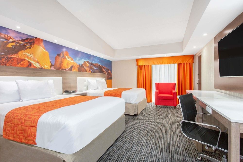 Standard Room, 2 Queen Beds, Poolside