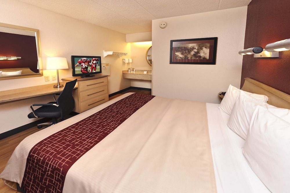 Standard Room, 1 King Bed (Smoke Free)