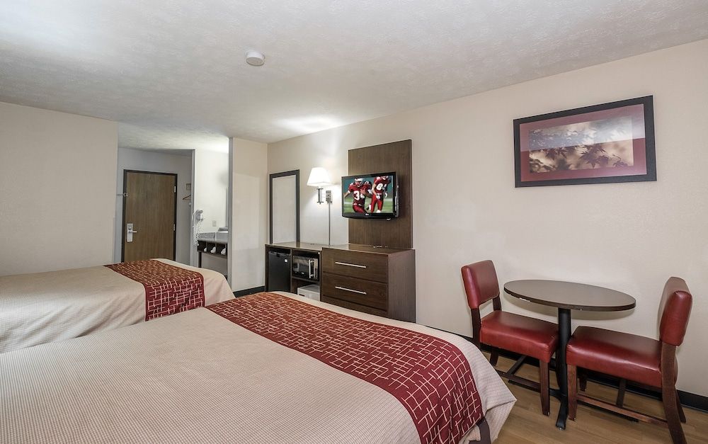Deluxe Room, 2 Queen Beds, Smoking