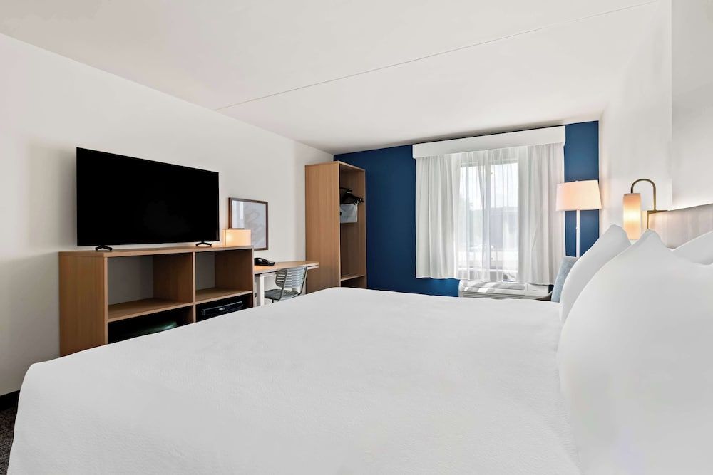 Spark by Hilton Hummelstown Hershey Room, 1 King Bed 3