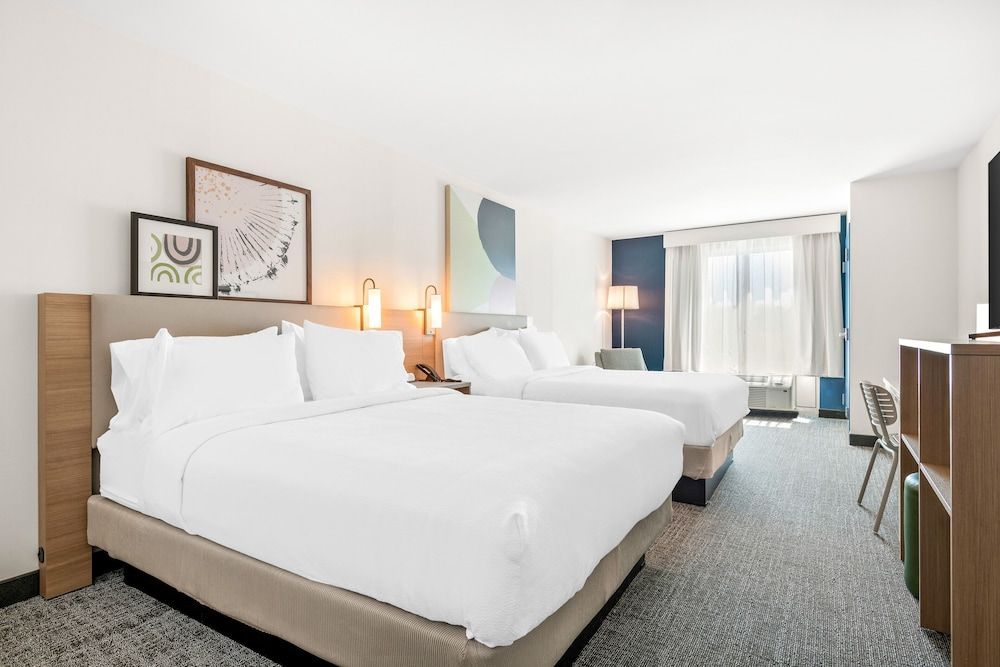 Spark by Hilton Hummelstown Hershey Room, 2 Queen Beds 2