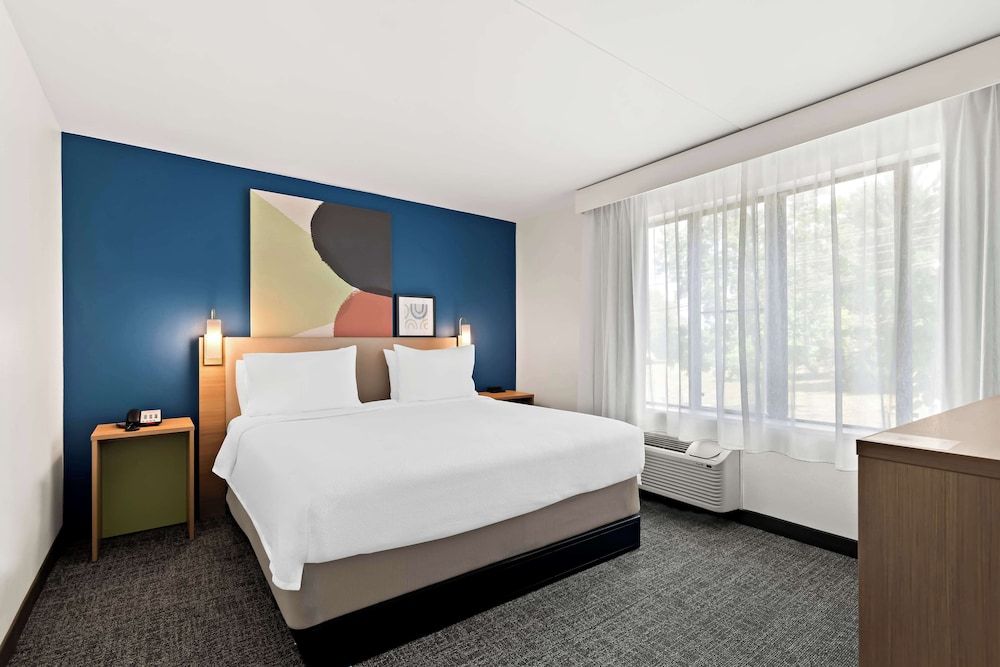 Spark by Hilton Hummelstown Hershey Suite, 1 King Bed