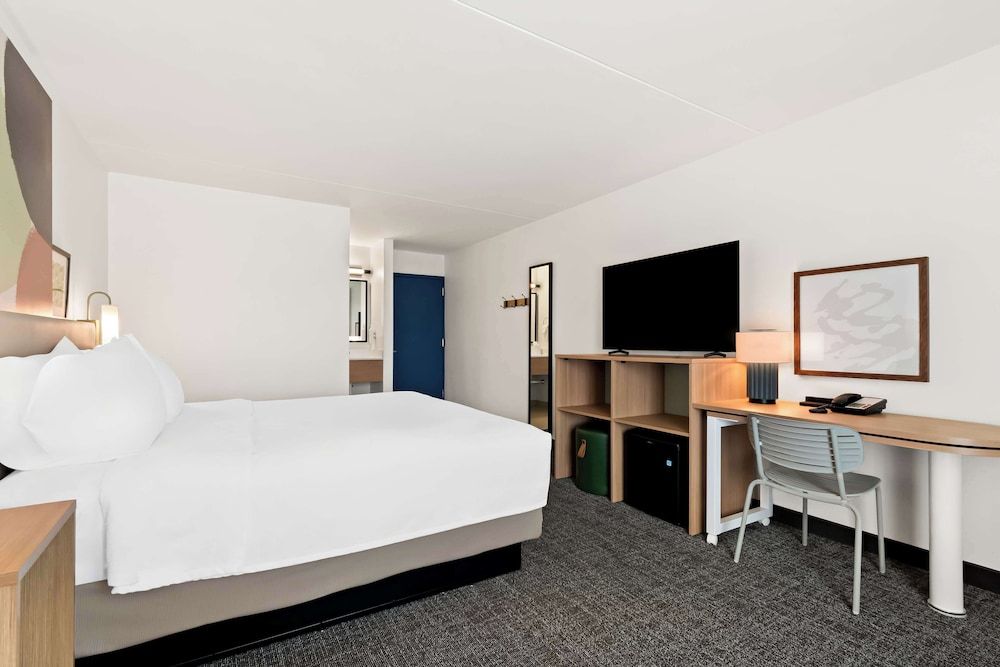 Spark by Hilton Hummelstown Hershey Room, 1 King Bed 4