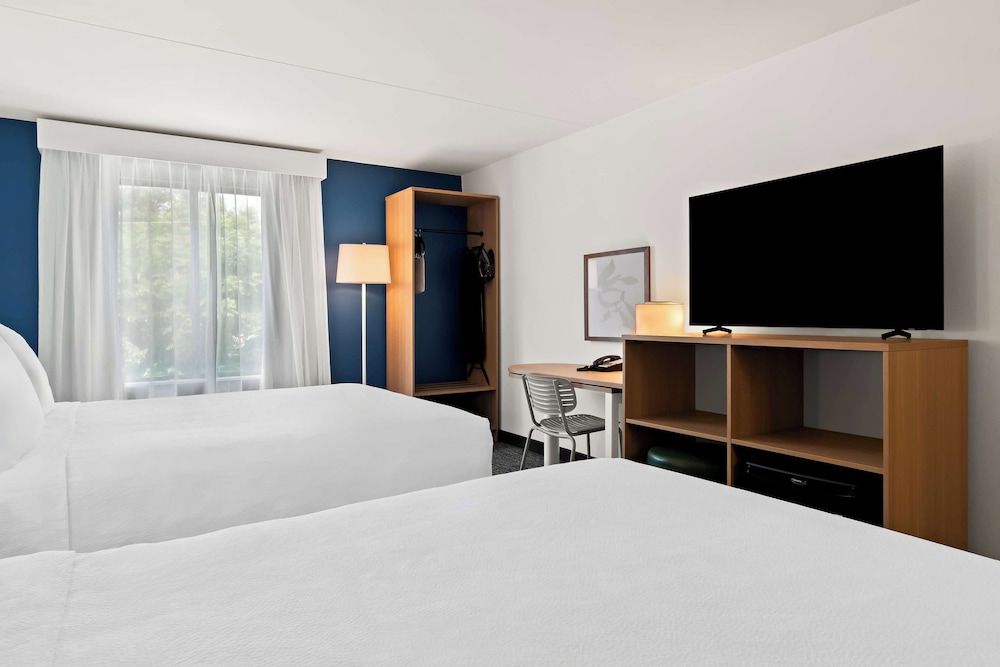 Spark by Hilton Hummelstown Hershey Room, 2 Queen Beds 4