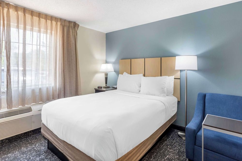 Executive Residency by Best Western Philadelphia-Willow Grove Standard Room, 1 Queen Bed, Non Smoking, Kitchen
