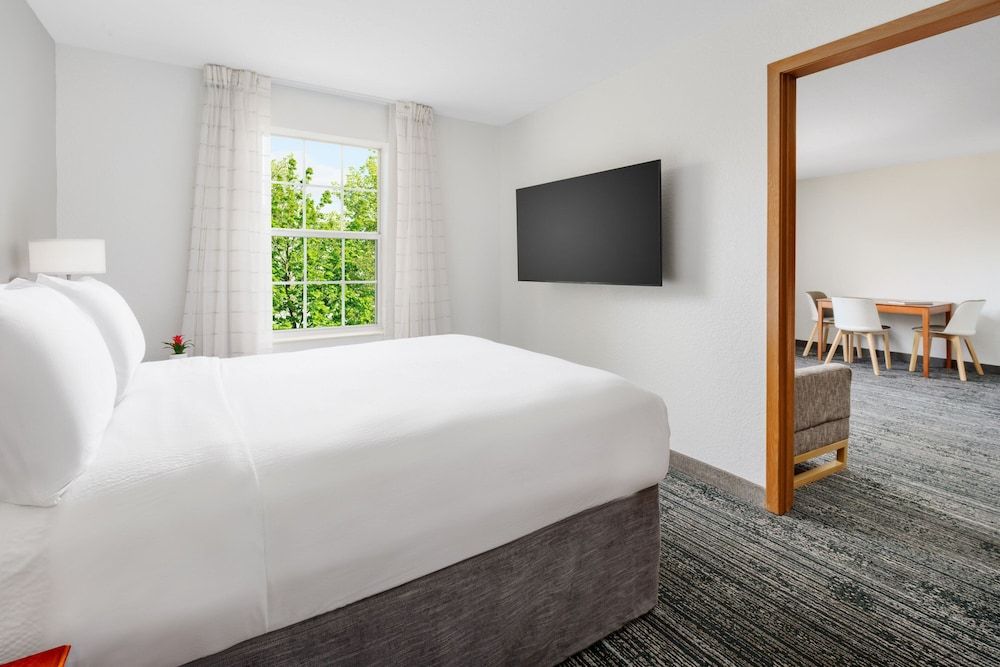 Suite, 1 Bedroom, Non Smoking (Mobility Accessible, Roll-In Shower)