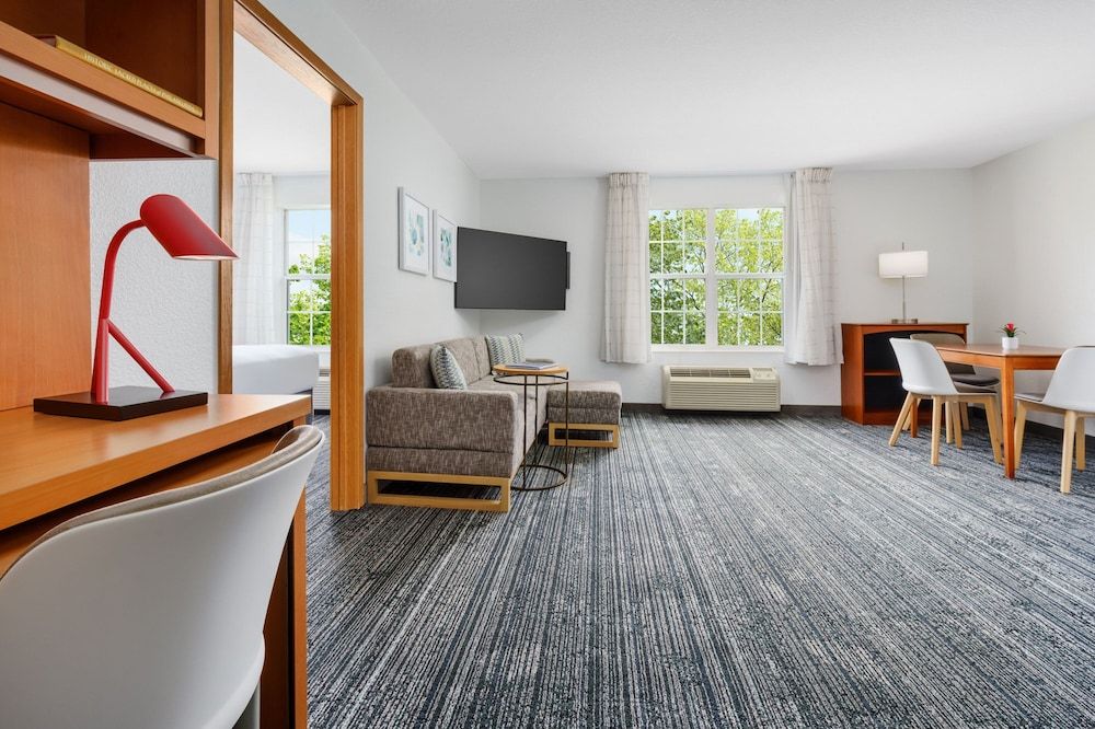 Suite, 1 Bedroom, Non Smoking (Mobility Accessible, Roll-In Shower)