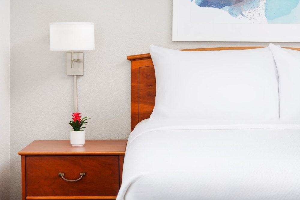 Suite, 2 Bedrooms, Non Smoking (Mobility Accessible, Roll-In Shower)