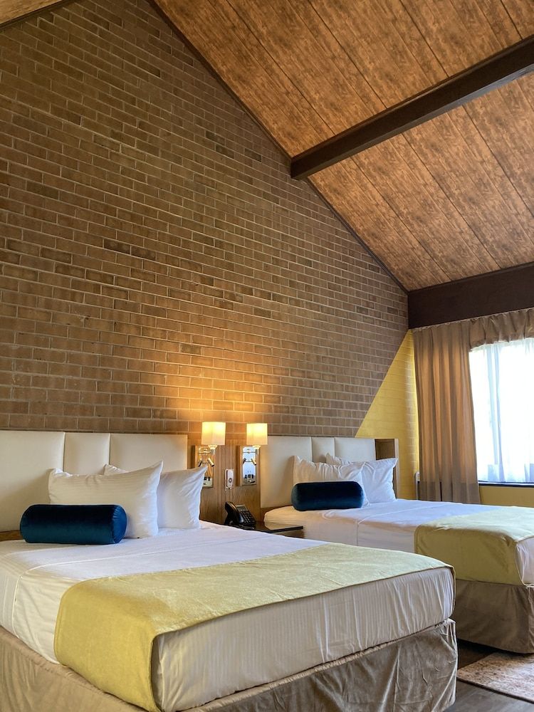 Split Rock Resort Lodge Jr. Suite King Bed