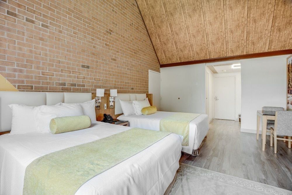 Split Rock Resort Lodge Jr. Suite Two Queen Beds 2